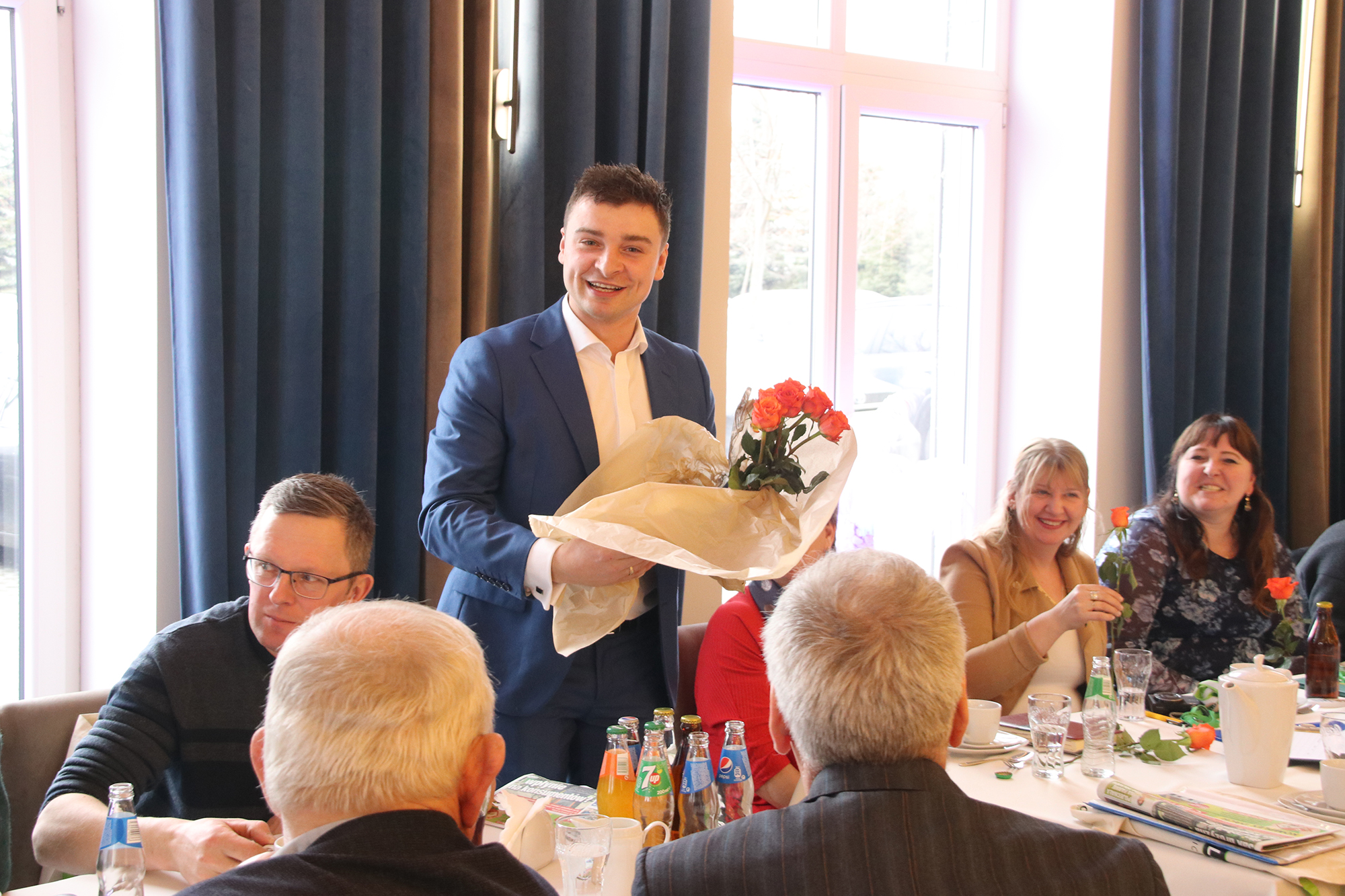 Rolników przywitał Sebastian Jarosz, przewodniczący raciborskiego koła Związku Śląskich Rolników. Jako że spotkanie odbyło się w Dzień Kobiet, paniom podarował kwiatka.