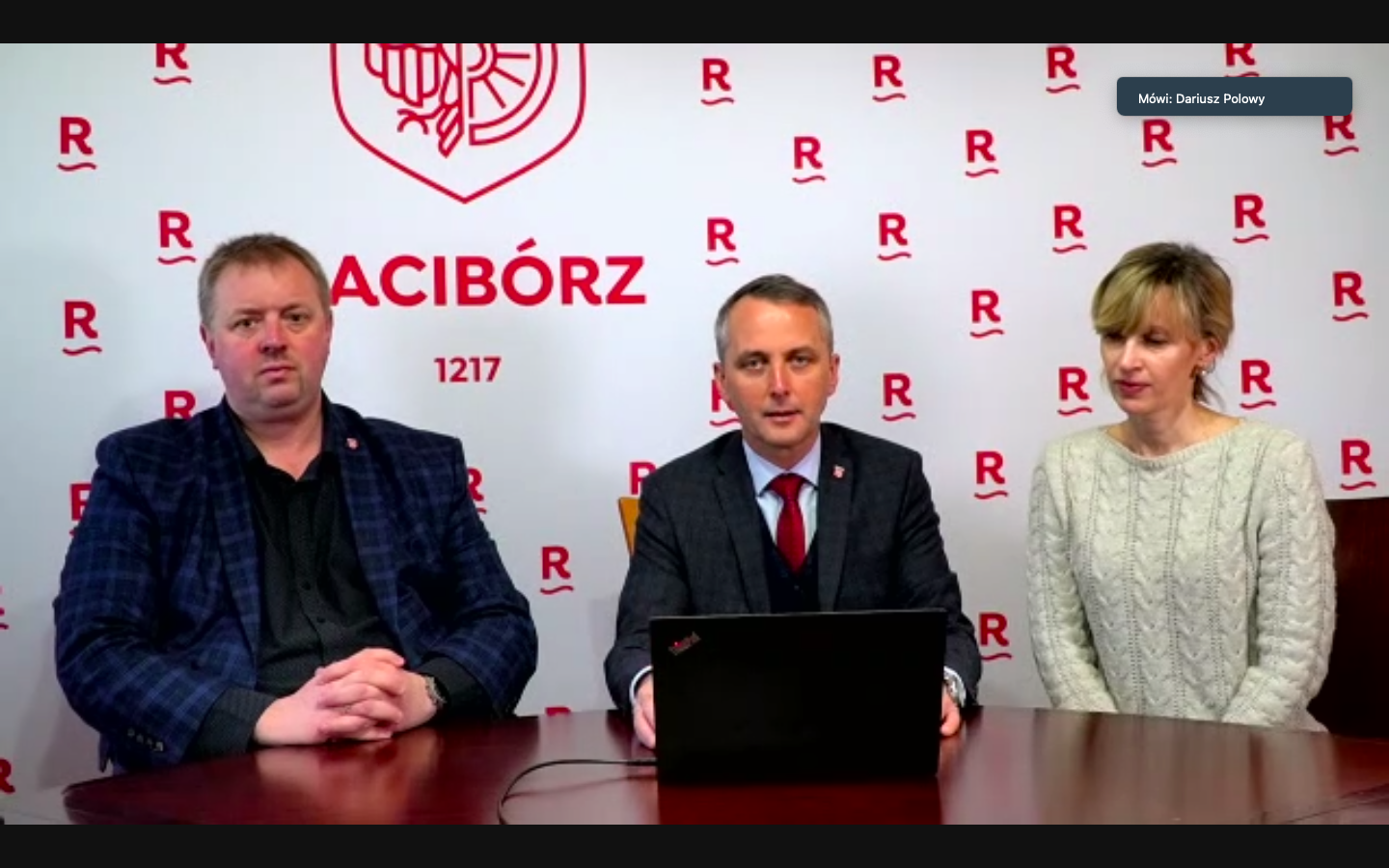 Wiceprezydent Dawid Wacławczyk, prezydent Dariusz Polowy i tłumaczka Bożena Honcz