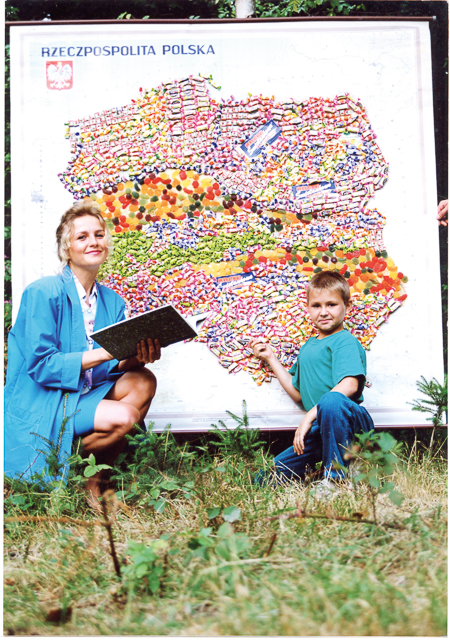 Mapa Polski wyklejona cukierkami „Mieszka”