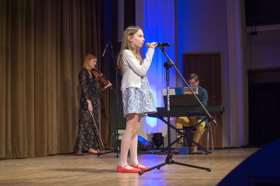 Ada Dworak brawurowo zaśpiewała po ukraińsku piosenkę "Ukraina to ja" czym zasłużyła na gorącą owację publiczności. Akompaniowali jej Maria Stugiewicz na altówce i Marek Kuder na pianinie