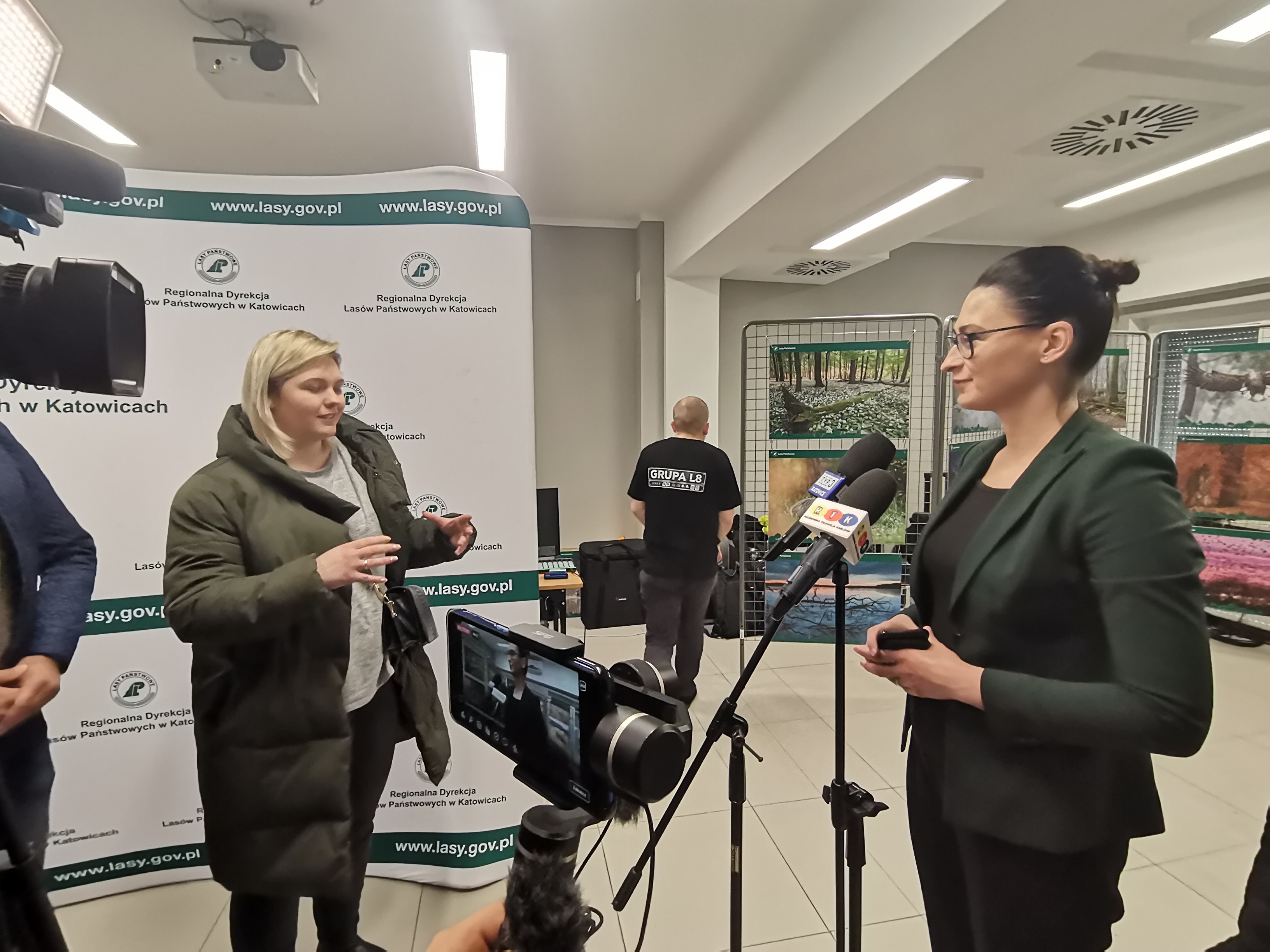 Wiceminister klimatu Małgorzata Kalińska odpowiada na pytania dziennikarzy