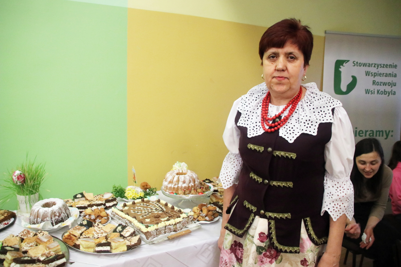 Gospodynie z Rzuchowa upiekły przeróżne wielkanocne słodkości. Pokazała je Maria Kura