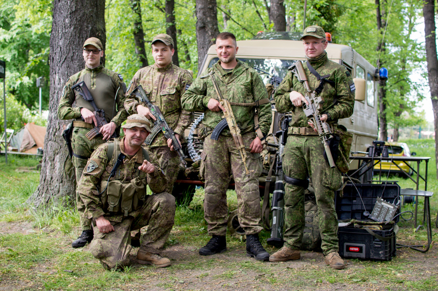 Ranger Survival Club zaprezentował sprzęt militarny wykorzystywany na współczesnych polach bitew: karabiny maszynowe, granatniki przeciwpancerne, wyposażenie osobiste a nawet samochód osobowo-terenowy honker.