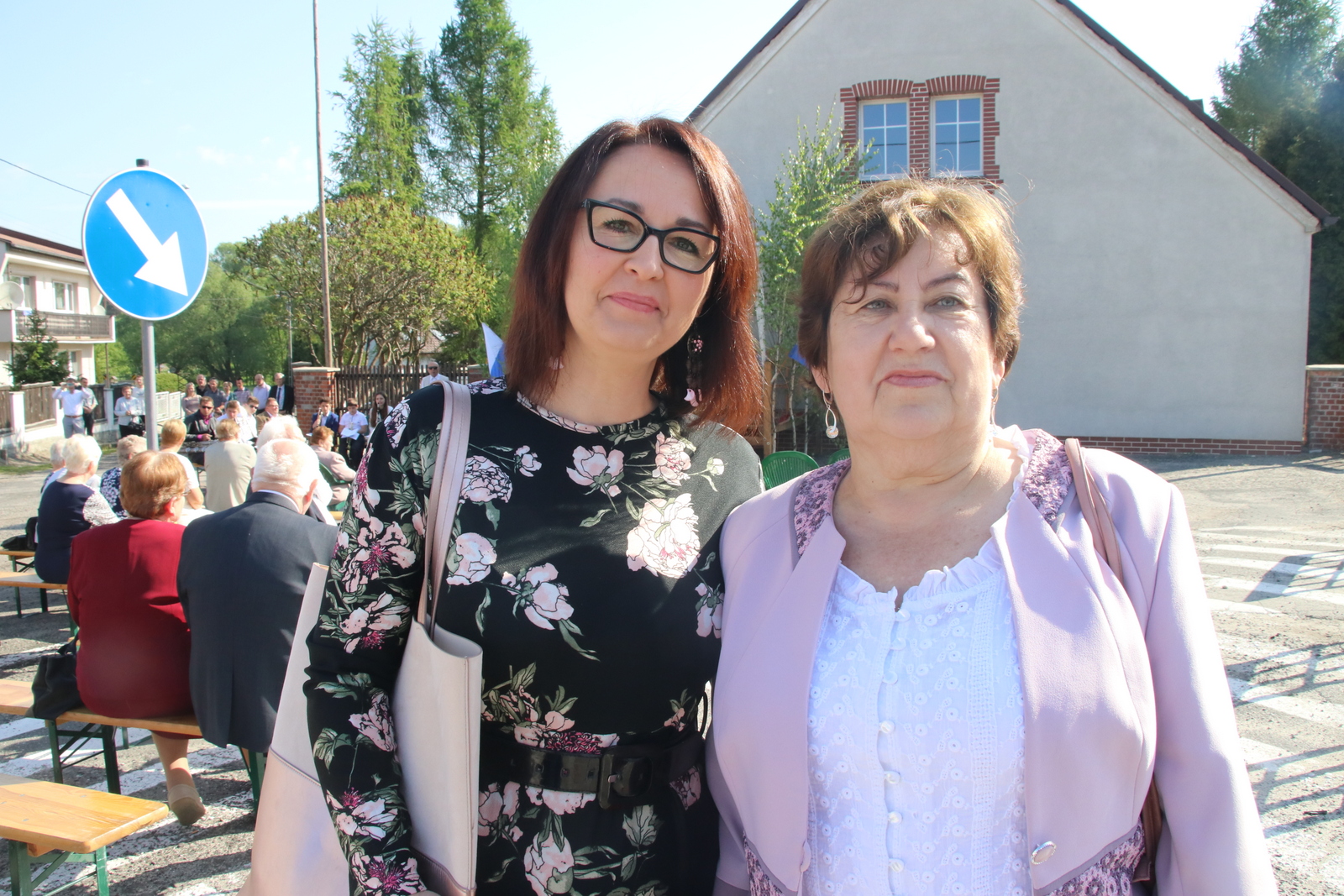 W uroczystościach uczestniczyła m.in. wiceburmistrz Kuźni Raciborskiej Sylwia Brzezicka-Tesarczyk, na zdjęciu z sołtyską wsi Gizelą Górecką
