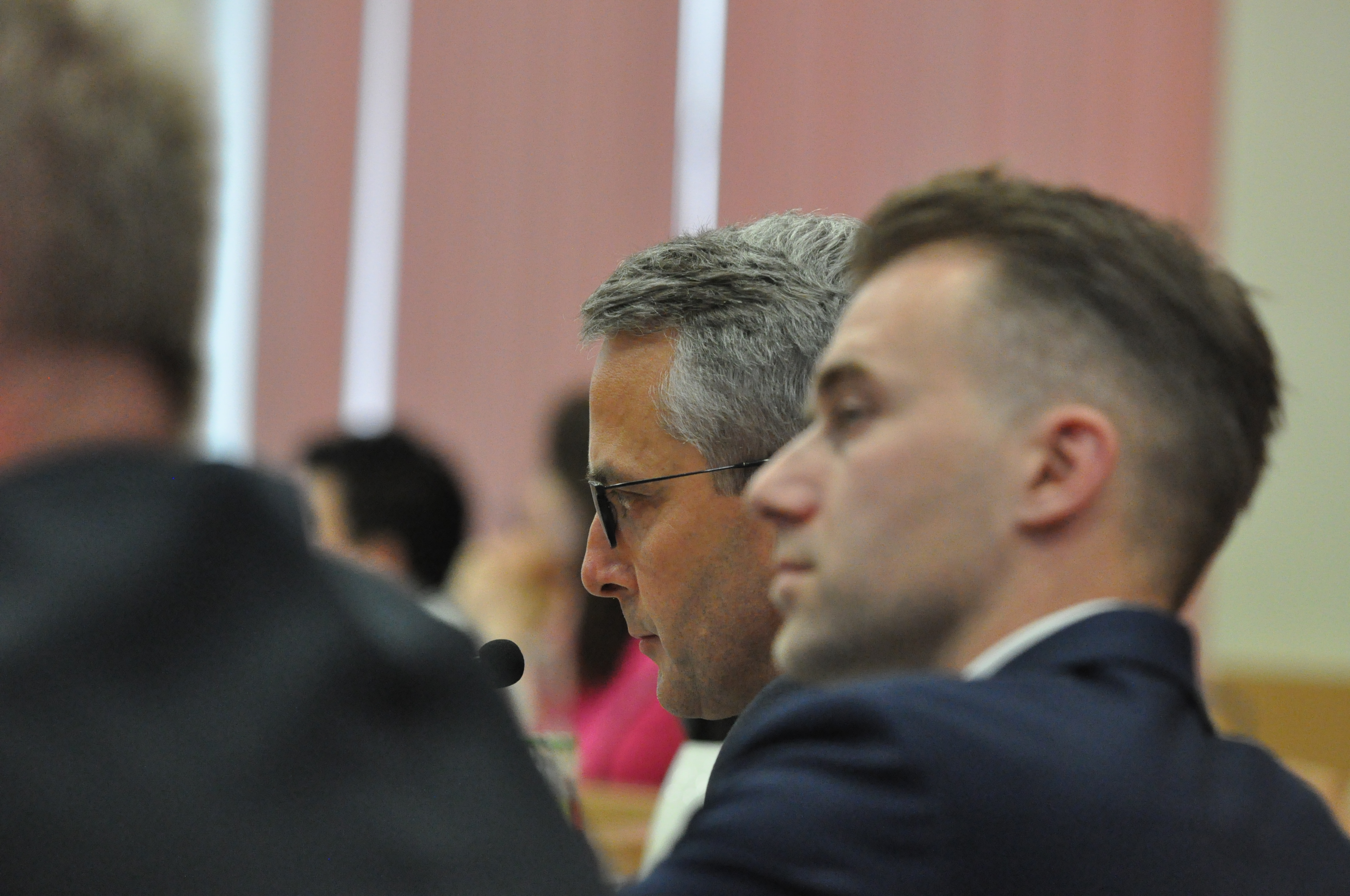 Na sesji tylko prezes Unii - Kamil Paruzel siedział obok prezydenta Polowego. Poozstali szefowie spółek miejskich zajęli miejsca z tyłu sali obrad