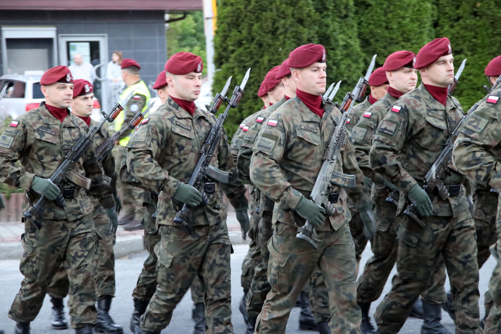 Obecna była również kompania honorowa 6 Batalionu Powietrznodesantowego w Gliwicach. W trakcie capstrzyku oddano salwę honorową