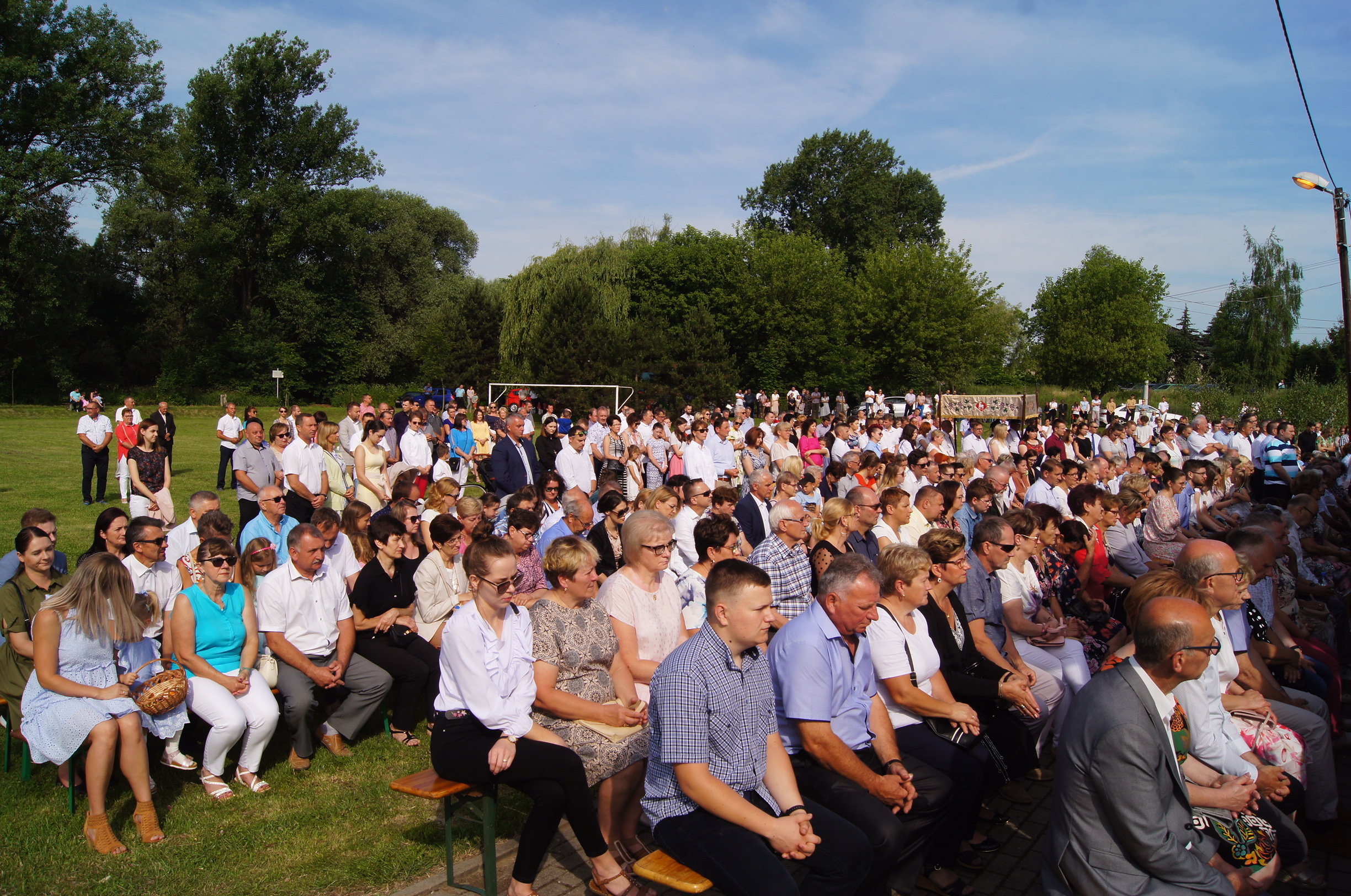 Parafianie z Rogowa tłumnie przybyli na mszę świętą w Odrze