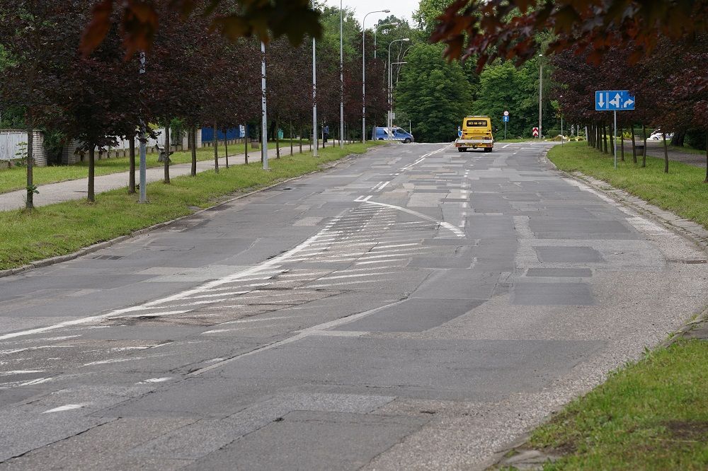 Droga jest w fatalnym stanie i jej remont był konieczny. Drugi etap modernizacji pochłonie ponad 1,1 mln złotych. / fot. jastrzebie.pl