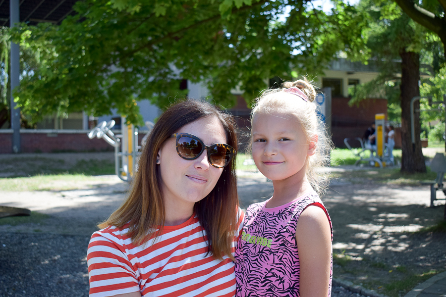 Pani Magda z córką w Parku tematycznym nad Nacyną im. Adama Fudalego w Rybniku.