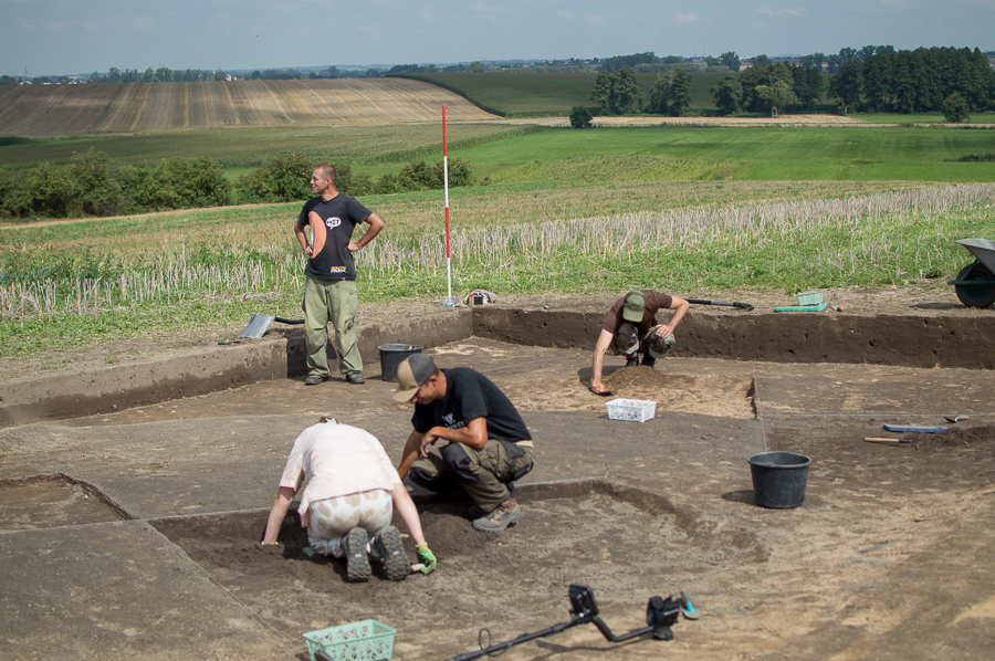 Archeolodzy badają ślady osadnictwa Celtów na terenie Samborowic od dziesięciu lat. Wykopaliska prowadzone są w czasie wakacji. Po zakończeniu kolejnego etapu prac, całość jest z powrotem przysypywana ziemią. Dzięki temu wykopaliska nie kolidują z gospodarką rolną.