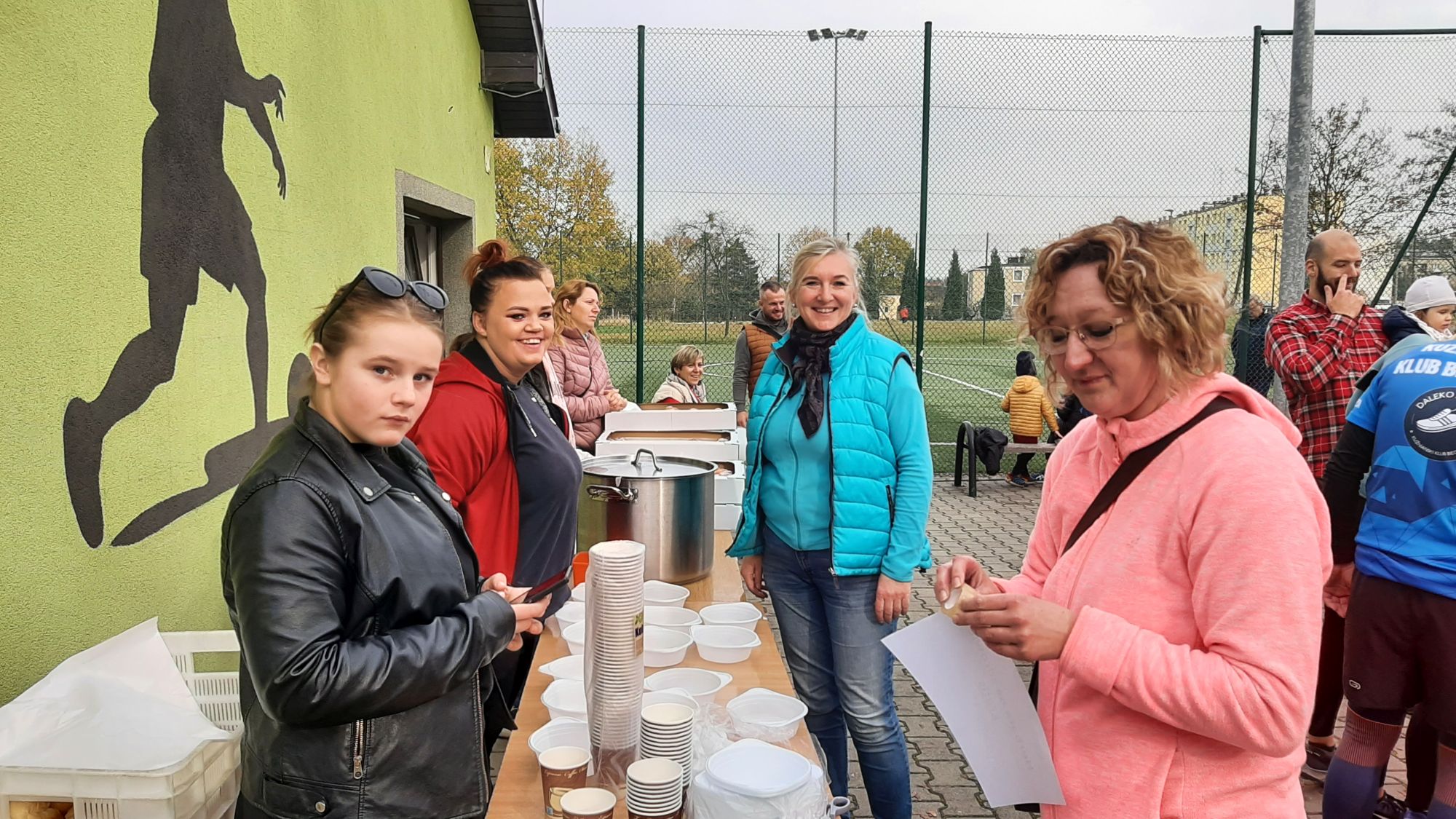 Sabina Chroboczek-Wierzchowska wraz z osobami zaangażowanymi w obchody Dnia św. Marcina