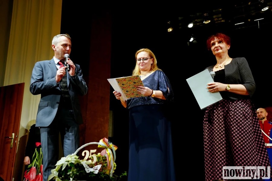 Na wydarzeniu był obecny prezydent miasta Racibórz Dariusz Polowy (na zdjęciu z Aldoną Krupą-Gawron oraz dyrektor RCK Joanną Maksym-Benczew).