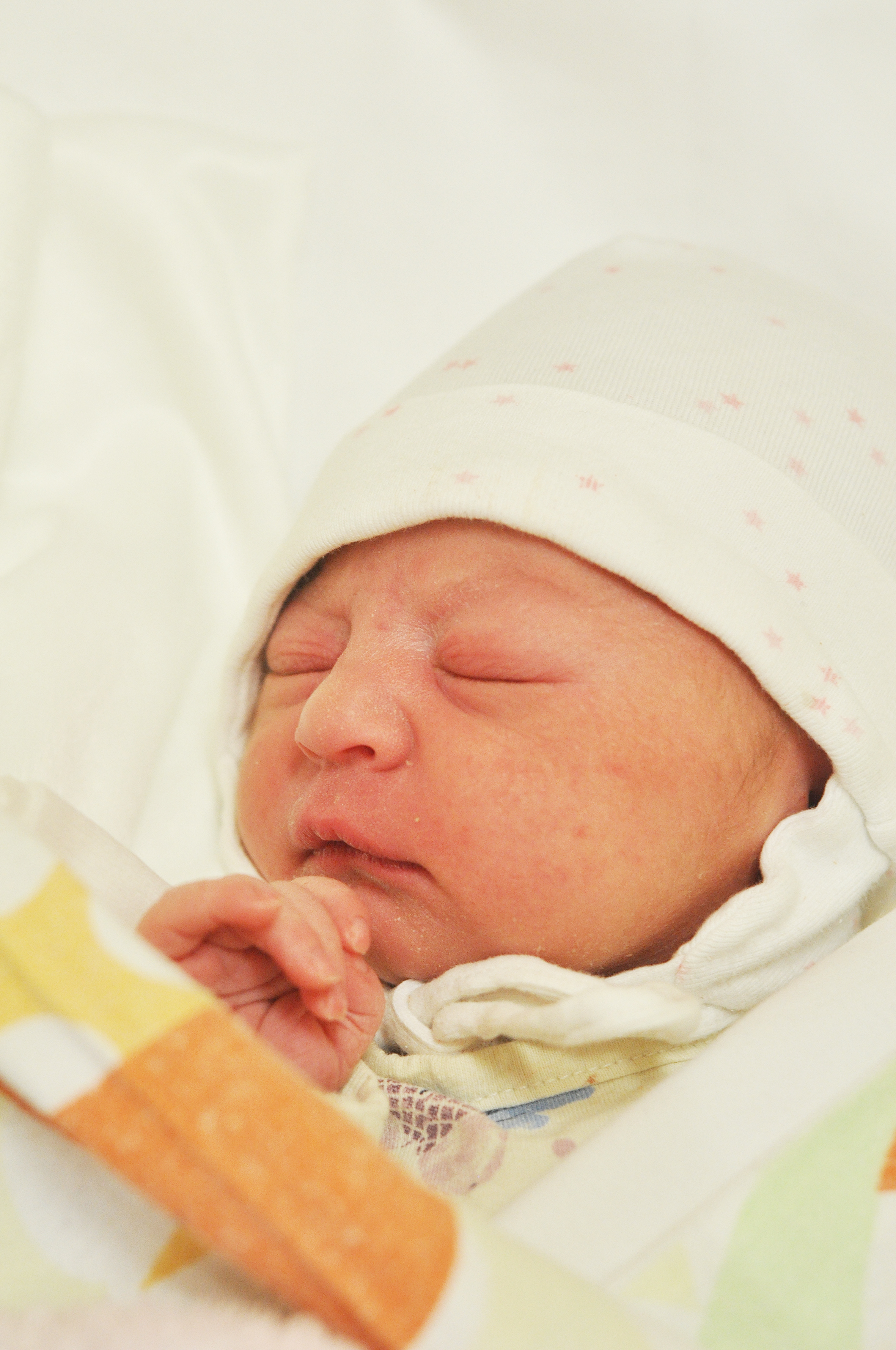 Sara Kondrot przyjechała na Gamowską z Lubomi. Tu urodziła się 5 stycznia o 5.55. Ważąc 3150 g, mierzyła 55 cm. Mama Katarzyna i tato Andrzej są szczęśliwi z narodzin swej pierwszej pociechy.