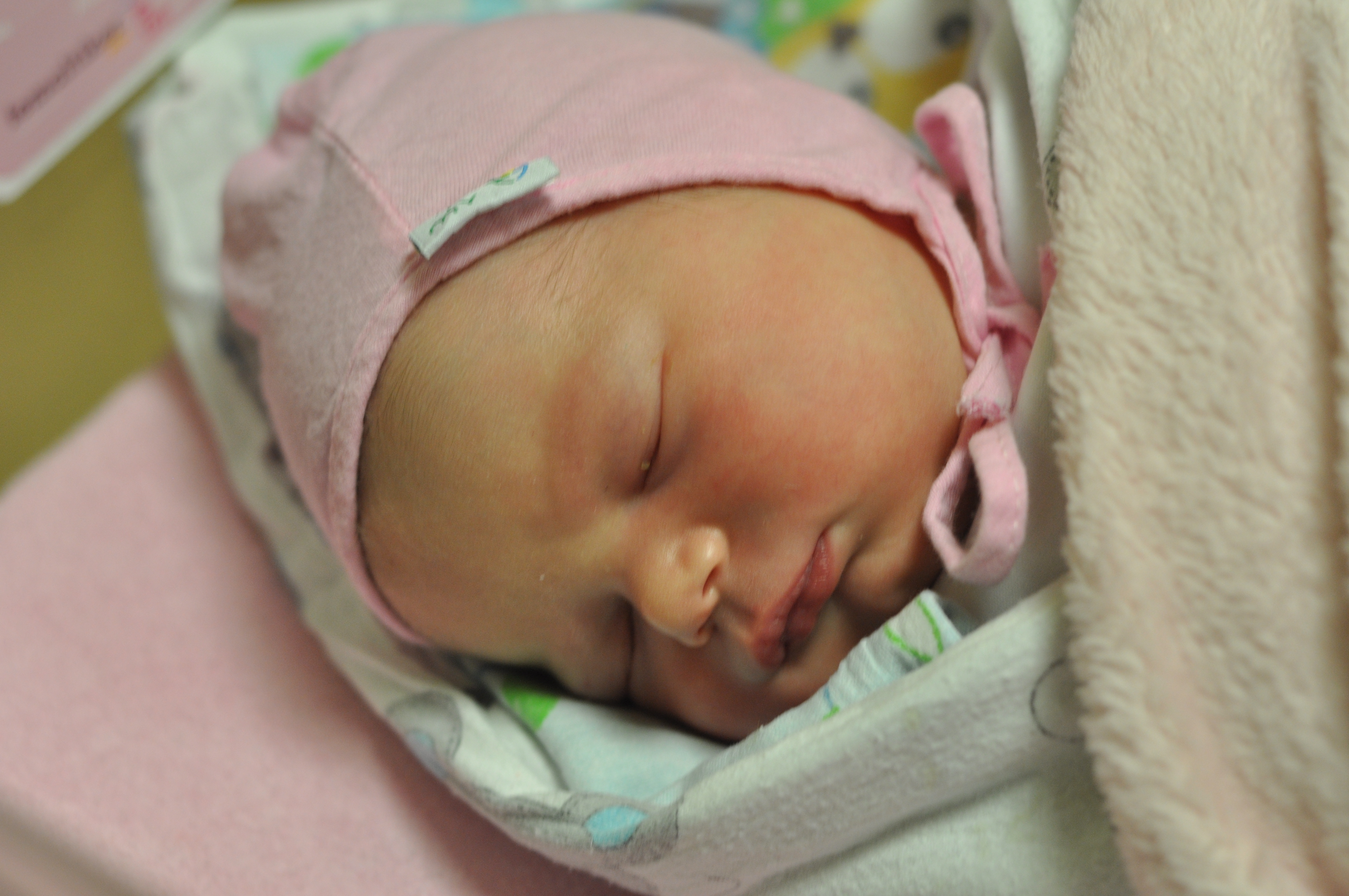 Paulinka Kowalska jest córeczką Justyny i Adama z Nędzy. Narodziła się 23 stycznia o 23.40. Na początek ważyła 3320 g i mierzyła 57 cm. W domu czeka na siostrę Kubuś.