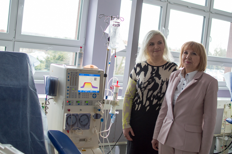 Dr Magdalena Grzanka i dr Wiesława Bryzik-Wechowska przy jednym z 23 stanowisk do dializ w Wojewódzkim Szpitalu Specjalistycznym nr 3 w Rybniku.
