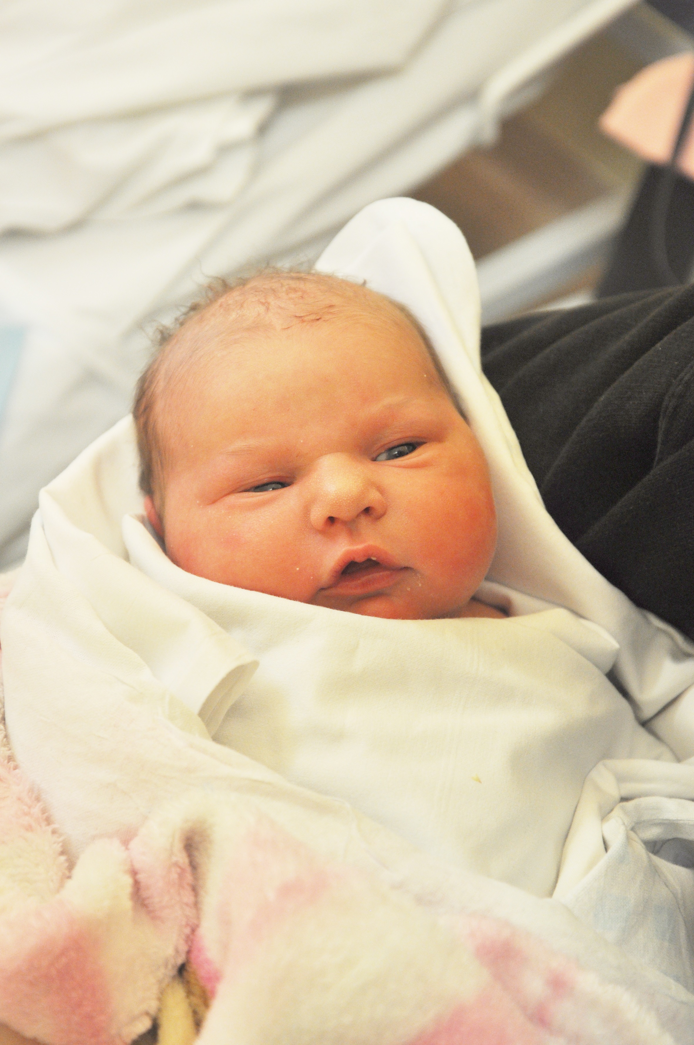 Zosia Burda urodziła się w Raciborzu 10 marca o 22.33. Na początek ważyła 3660 g i mierzyła 54 cm. Córka Marzeny i Michała mieszka w Olzie.