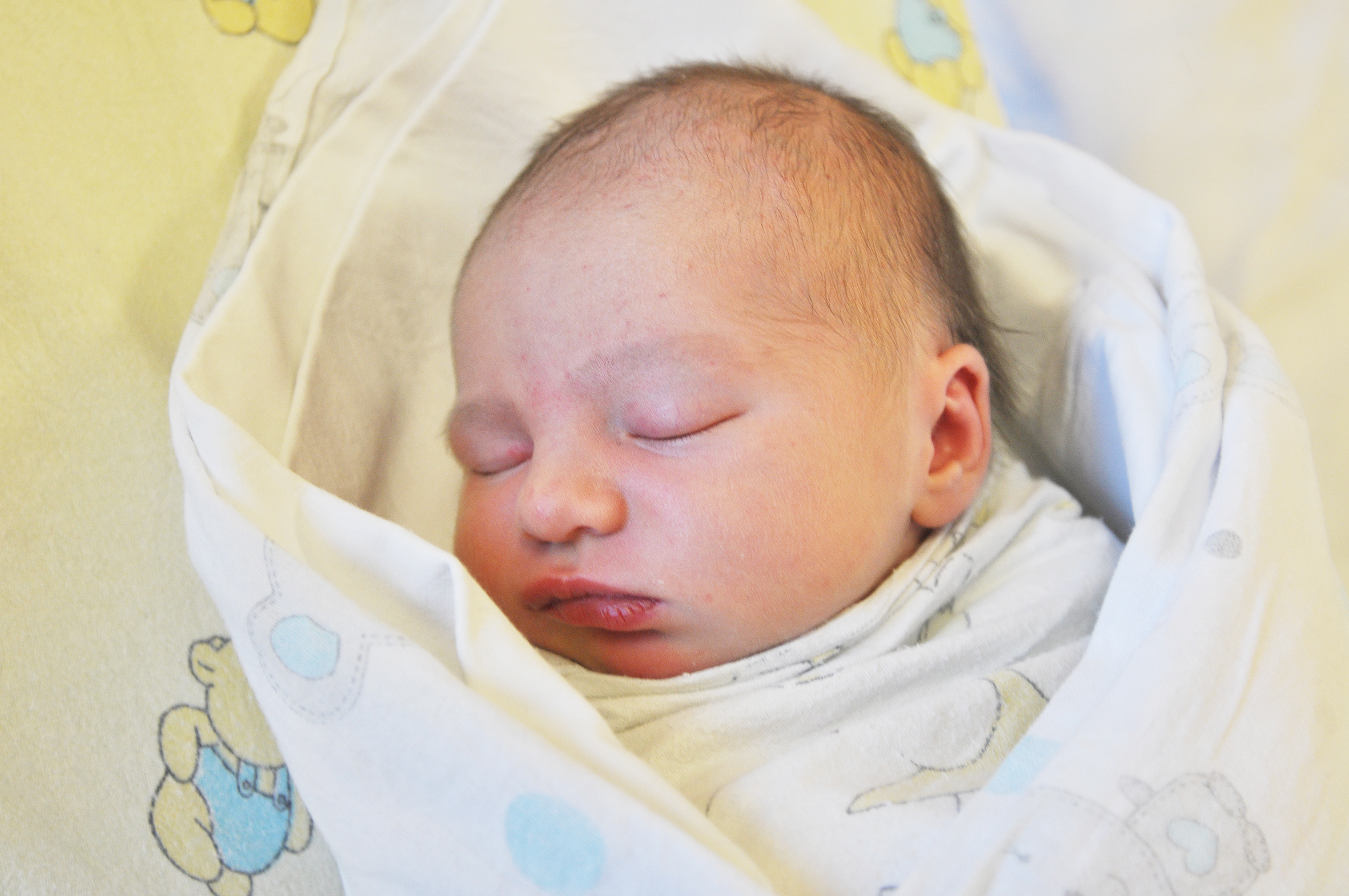 Oliwia Hibner przyjechała na Gamowską z Gorzyc. 2 maja o 23.00 przyszła na świat z wagą 3270 g i długością 53 cm. Mama Kamila i tato Łukasz są szczęśliwi z narodzin pierwszego dziecka.