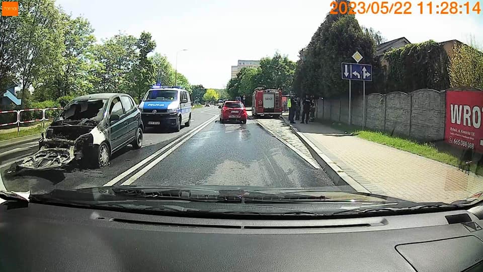 Pożar samochodu na Kominka, fot. Rybnik i okolice-Informacje drogowe 24H