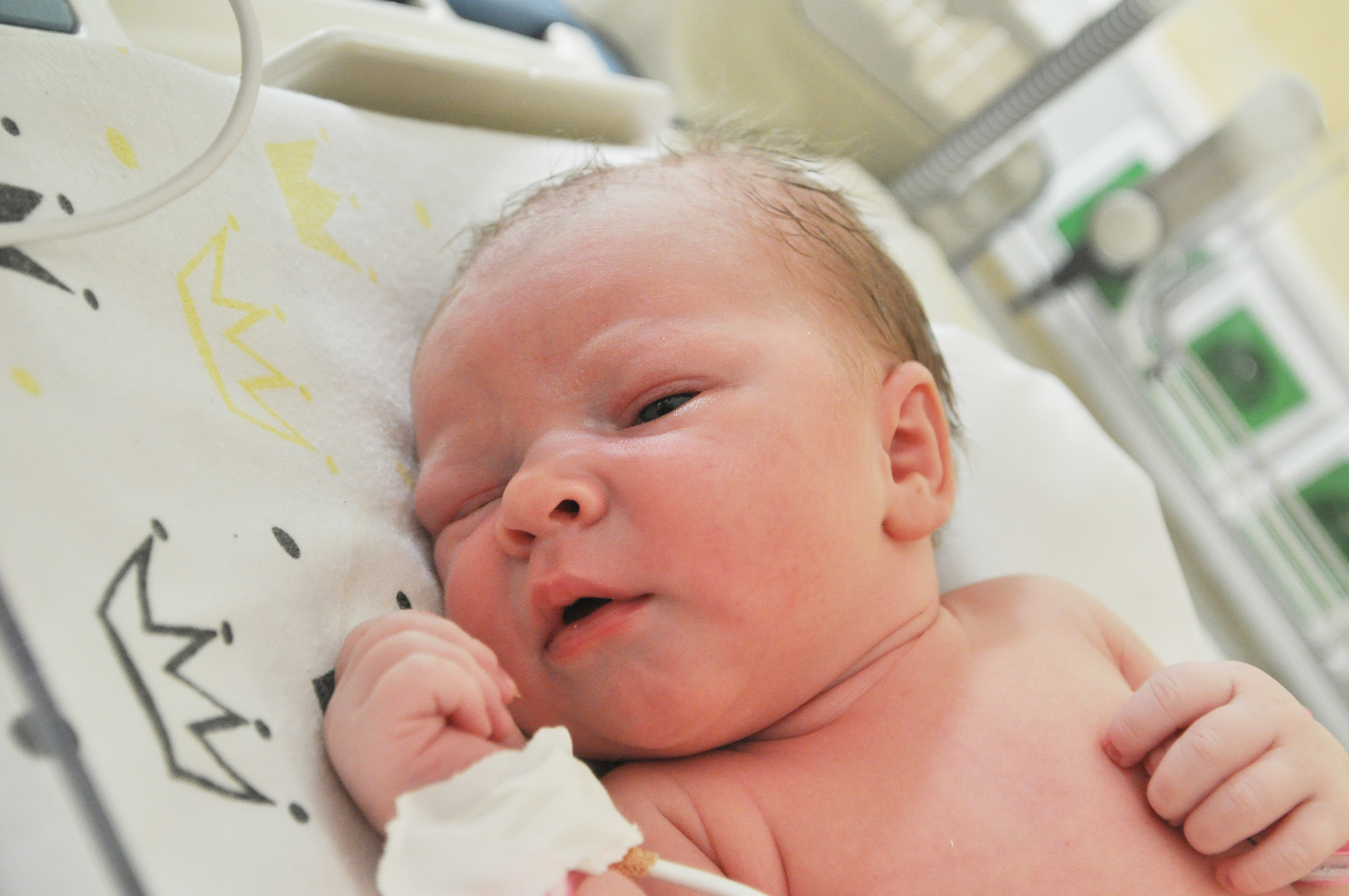 Victoria Hume to córeczka Sylwi i Dawida z Raciborza. Urodziła się 22 maja o 14.01. Ważyła 3700 g i mierzyła 58 cm. Dziewczynka ma brata Alana.