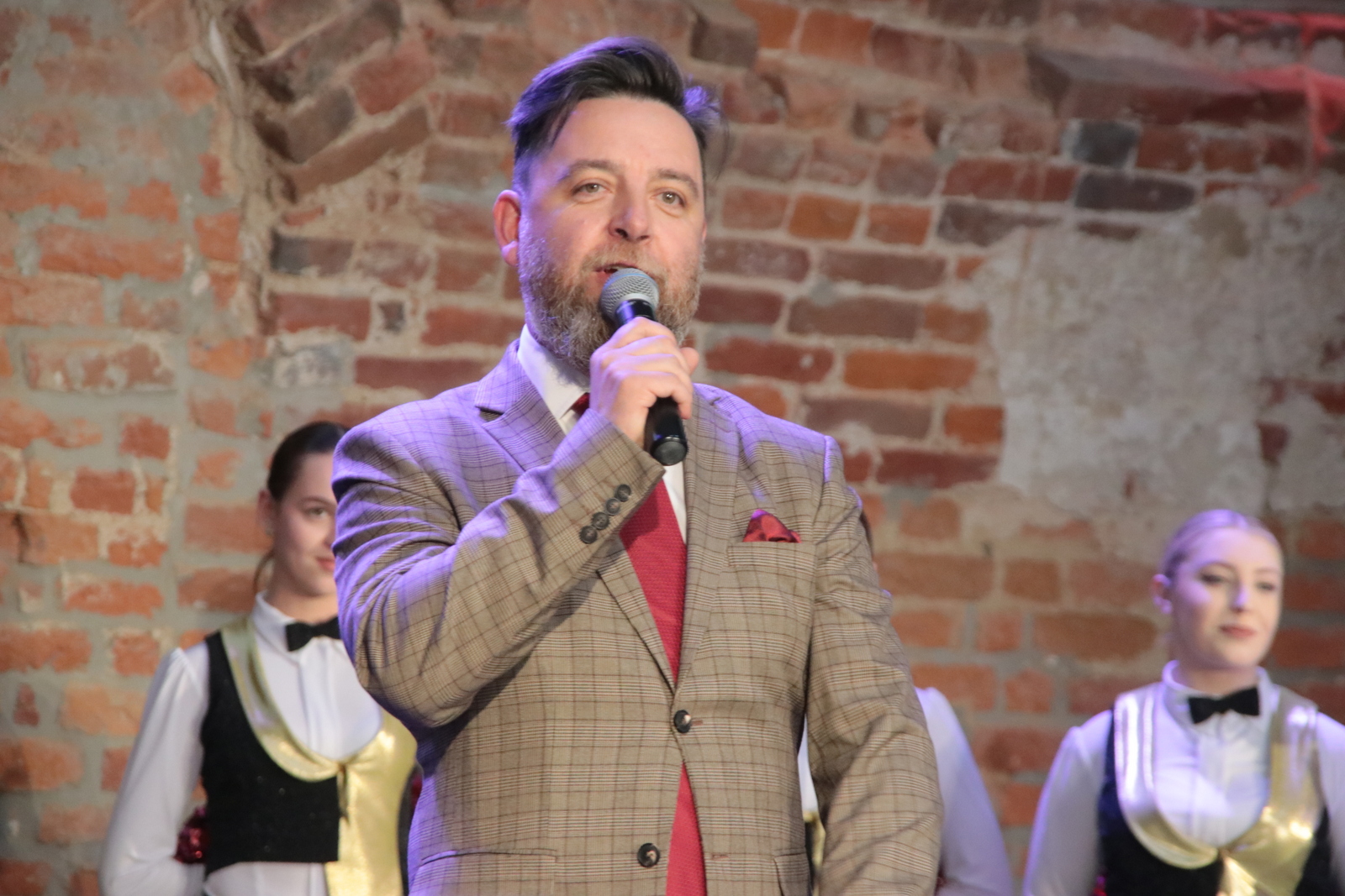 Koncert poprowadził Michał Fita, dyrektor Centrum Kultury i Sportu w Kietrzu