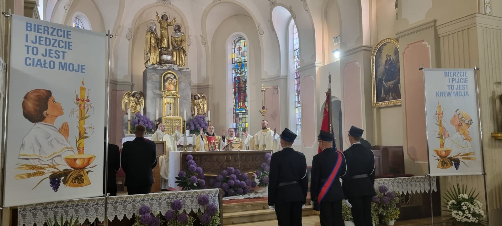Jubileuszowe uroczystości rozpoczęto od mszy świętej sprawowanej w kościele pw. św. Wita, Modesta i Krescencji