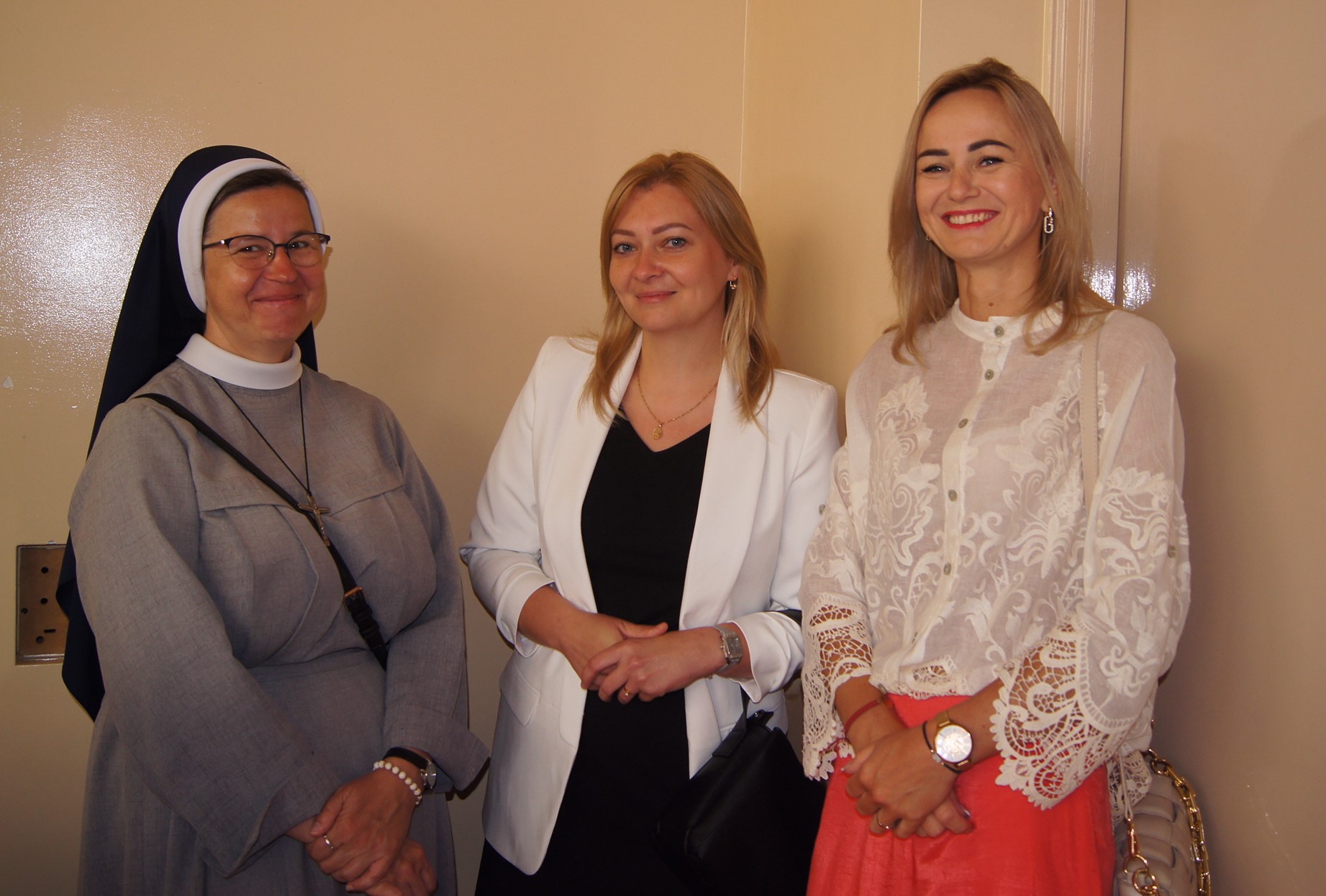 Nauczyciele szkoły podstawowej: Siostra Janina, Katarzyna Muszalik i Justyna Stokłosa. Fot. Fryderyk Kamczyk