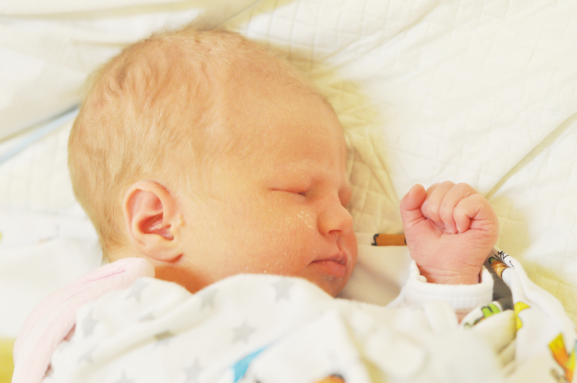 Jana Brianis jest córeczką Agaty i Kamila z Modzurowa. Narodziła się 20 października o 1.28. Ważąc 3020 g mierzyła 53 cm. W domu czeka brat Mieszko.