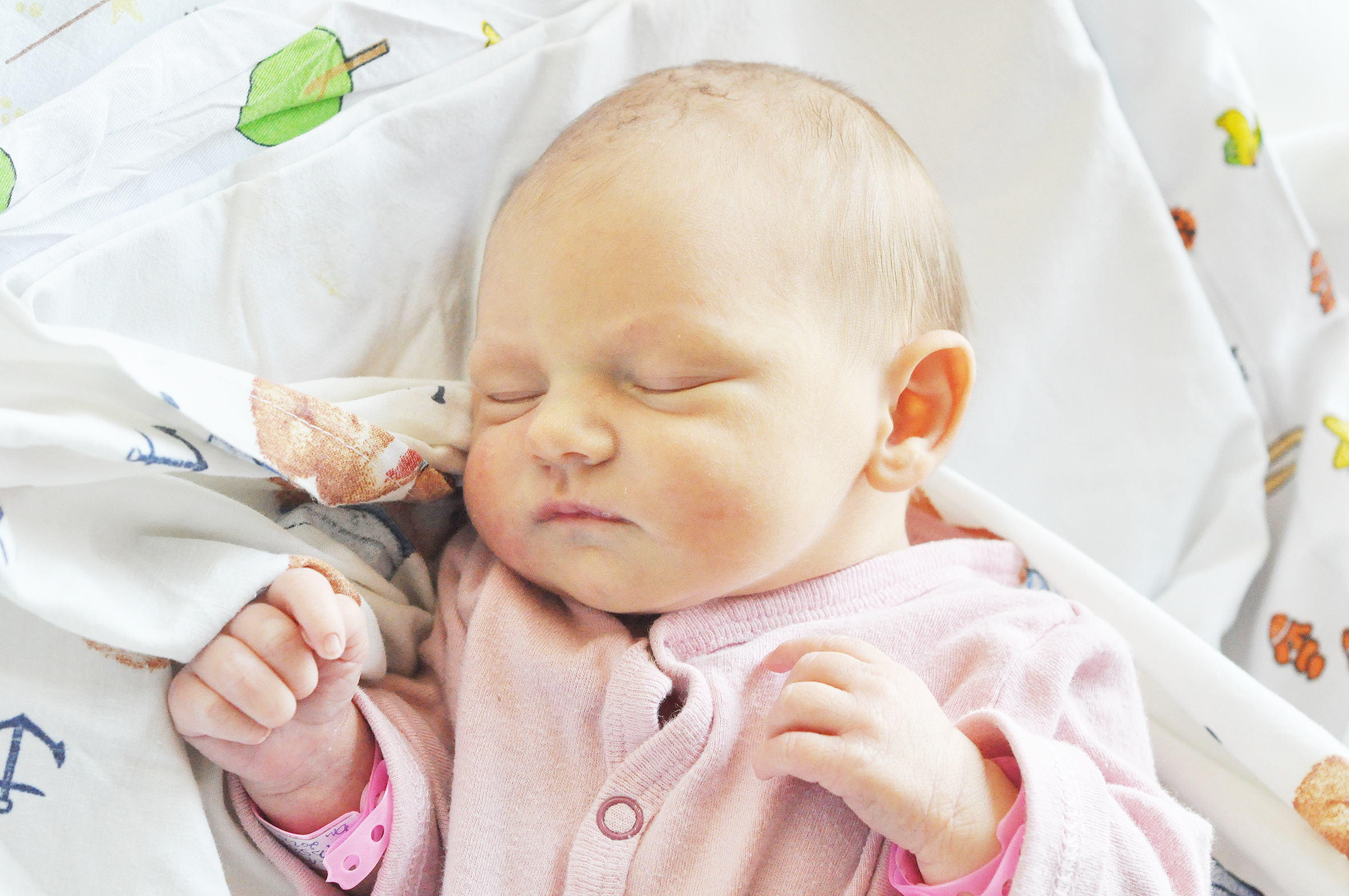 Samanta Gąska to córeczka Pauliny i Tobiasza urodzona 7 listopada o 10.35. Ważyła 3060 g i mierzyła 54 cm. Rodzina mieszka w Raciborzu.