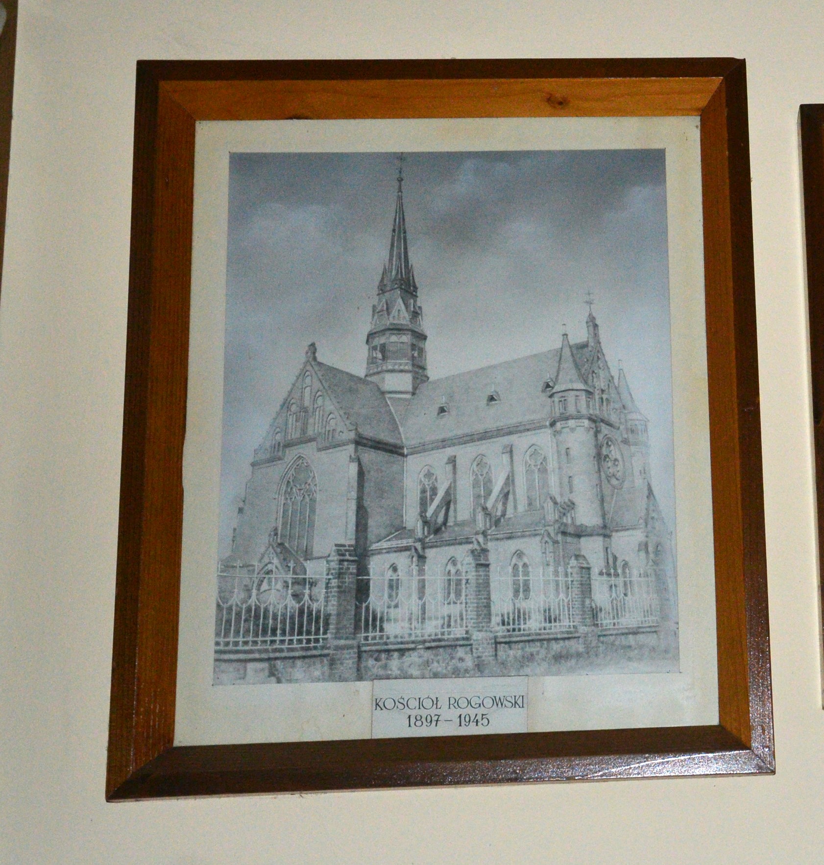 Kościół rogowski w latach 1897 - 1945. Obraz, który znajduje się w przedsionku kościoła.
