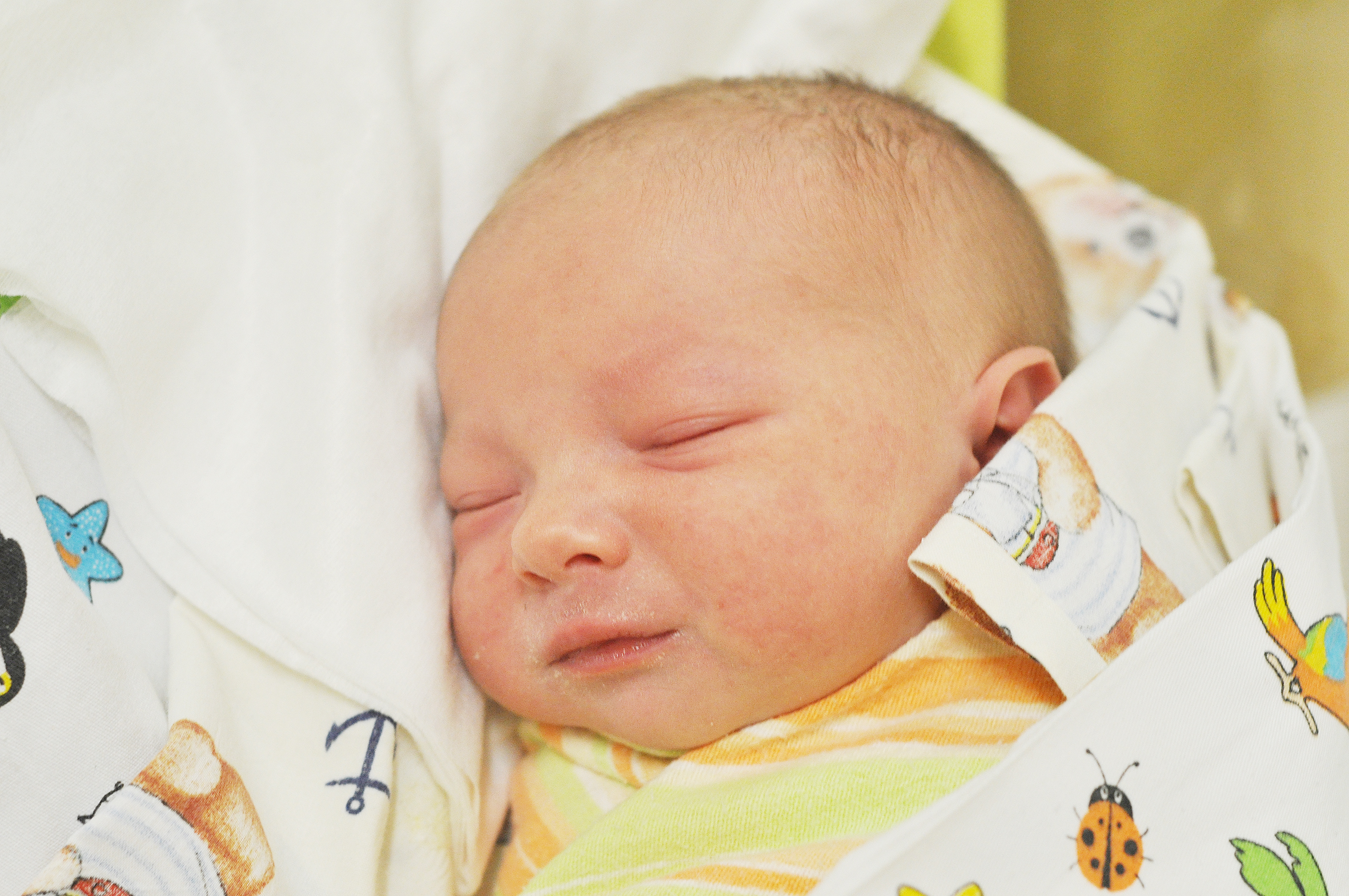 Tadeusz jest synkiem Emilii i Marcina z Krzanowic. Urodził się 15 listopada o 13.56. Przy wadze 3330 g mierzył 54 cm.