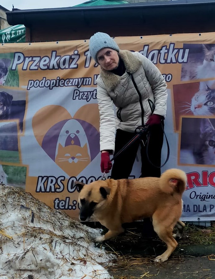 Barbara Połednik z psem Miki, który jest bardzo energiczny i poleca się do adopcji. Fot. arch.pryw Barbary Połednik