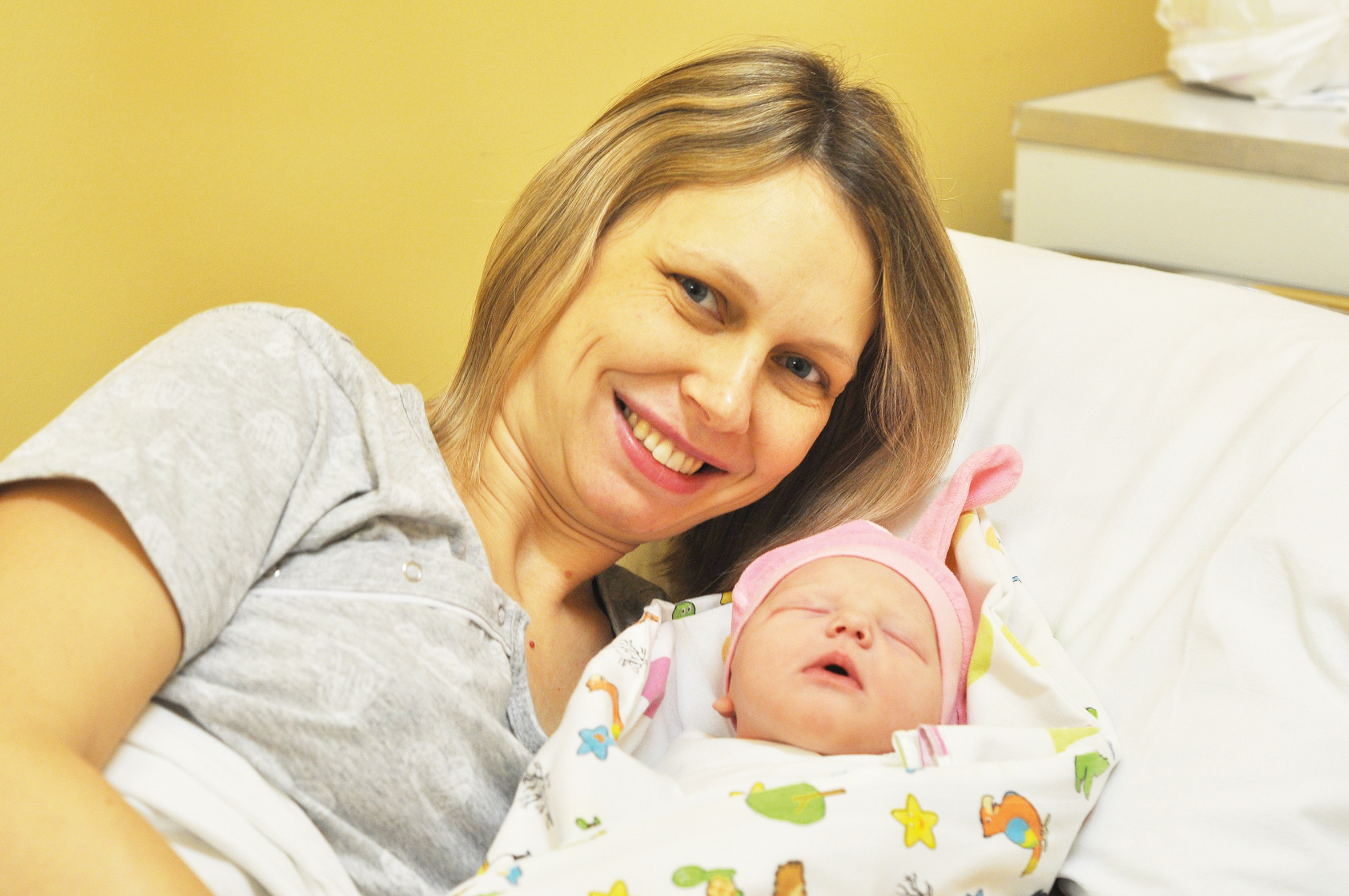 Magdalena Klimek z dumą prezentowała swoją córkę Polę urodzoną 1 stycznia 2024 roku o 13.30.