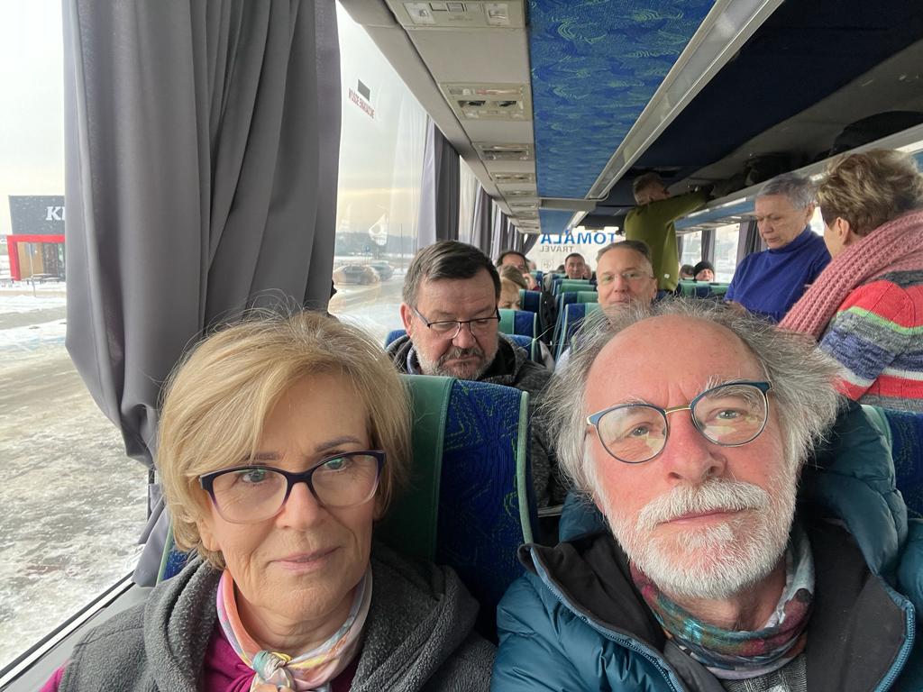 Teresa Frencel i Marek Rapnicki w autokarze jadącym do Warszawy na protest