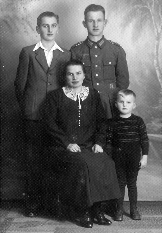 Z mężem i synami: Stasiem i Ryszardem